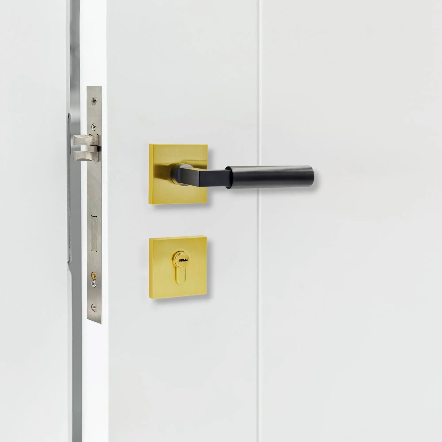 door lock set installation effect
