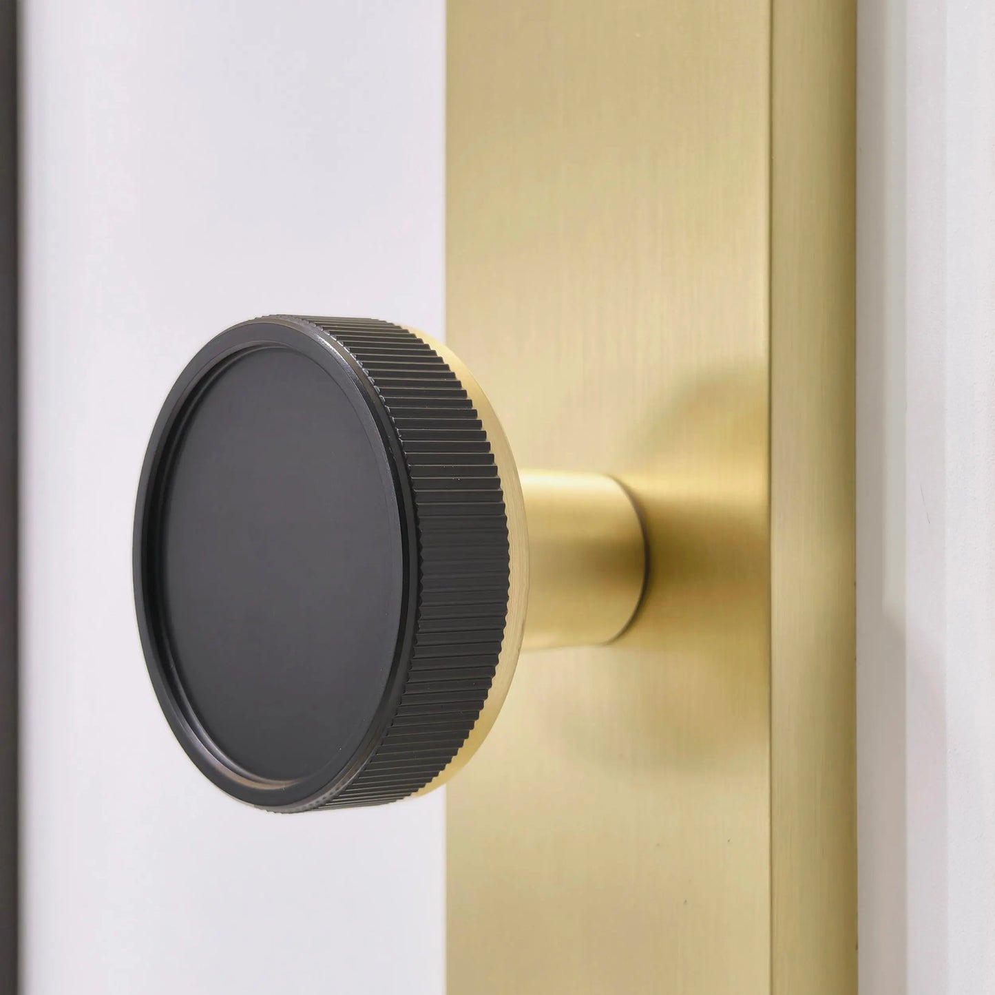 Quadrato Multipoint Lock with Straight Knurled Door Knob Set in Satin Brass zhongshan sunshine hardware Co., Ltd