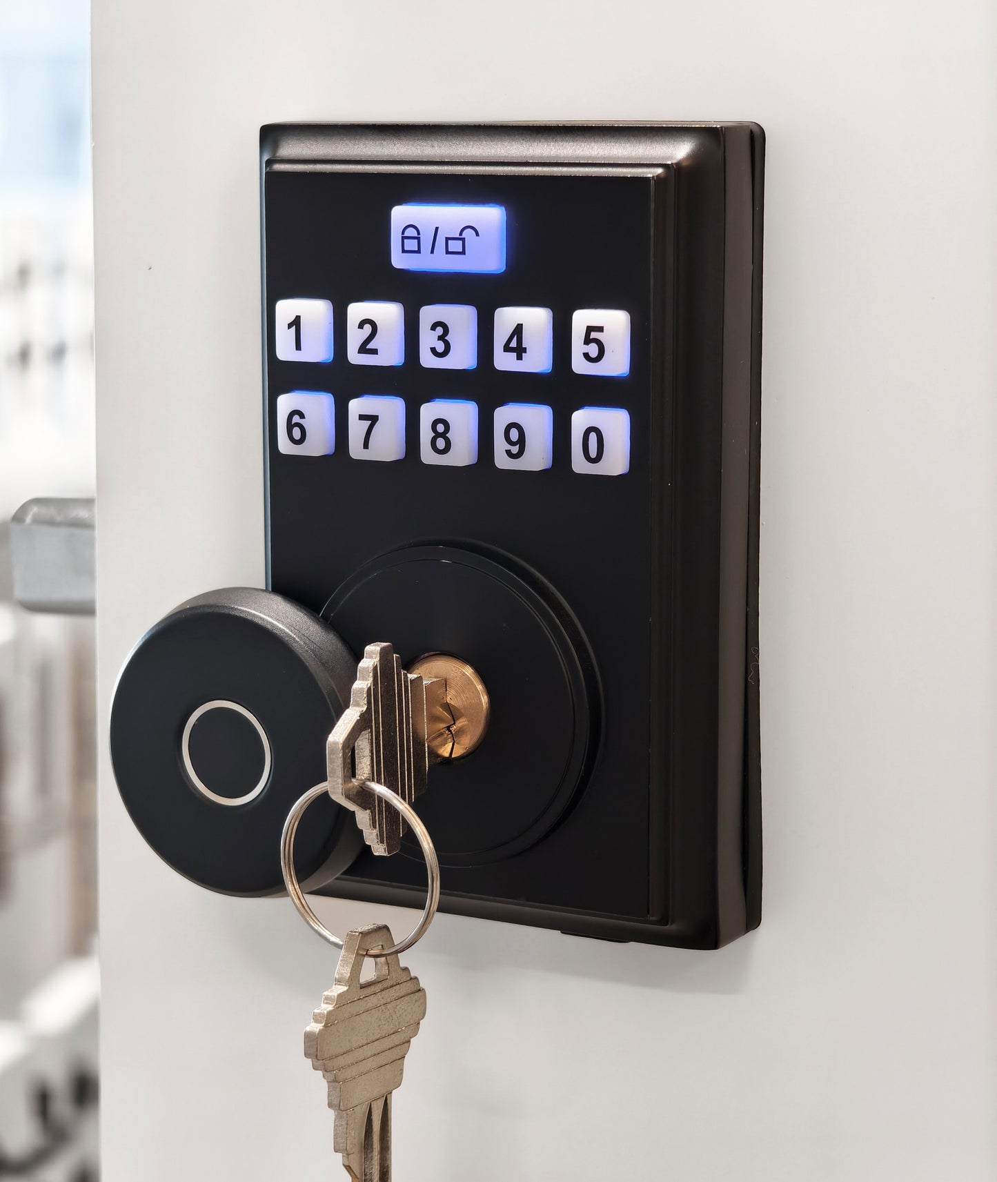 Vastroi One-Piece Handleset with Square Grip and Circolo Rosette with Contempo Smart Lock in Matte Black zhongshan sunshine hardware Co., Ltd