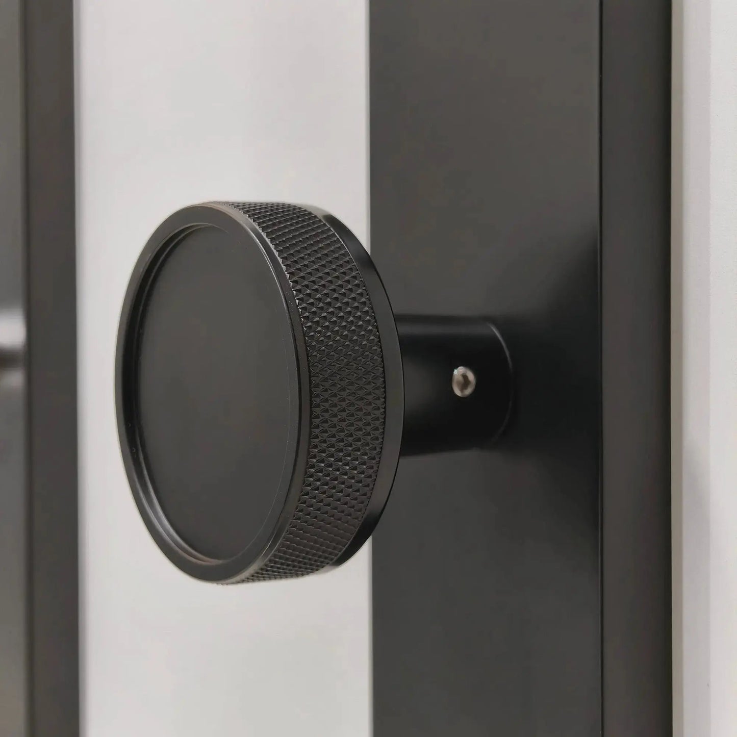 Quadrato Multipoint Lock with Half Knurled Brass Door Knob in Matte Black zhongshan sunshine hardware Co., Ltd