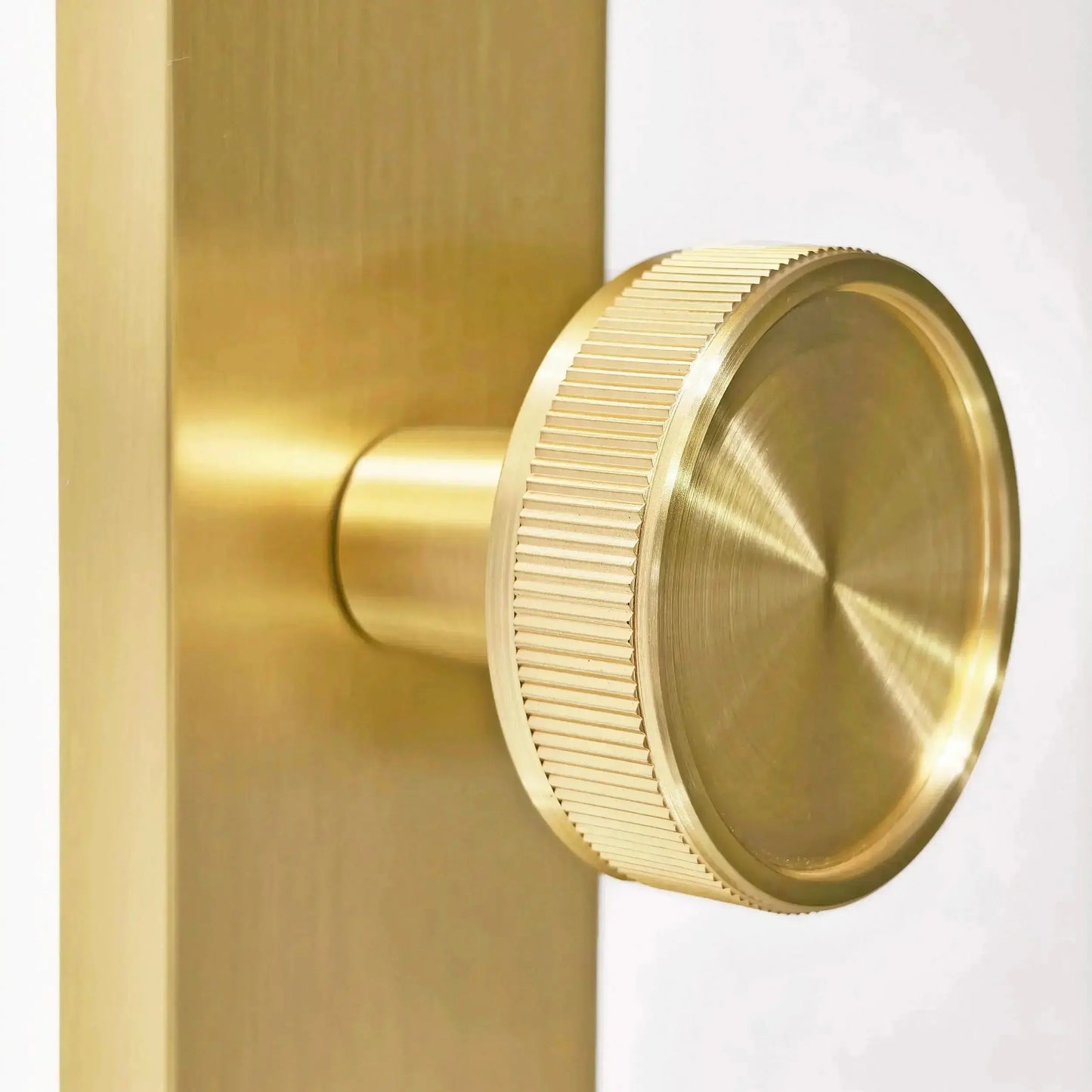 Quadrato Multipoint Lock with Straight Knurled Black Door Knob zhongshan sunshine hardware Co., Ltd