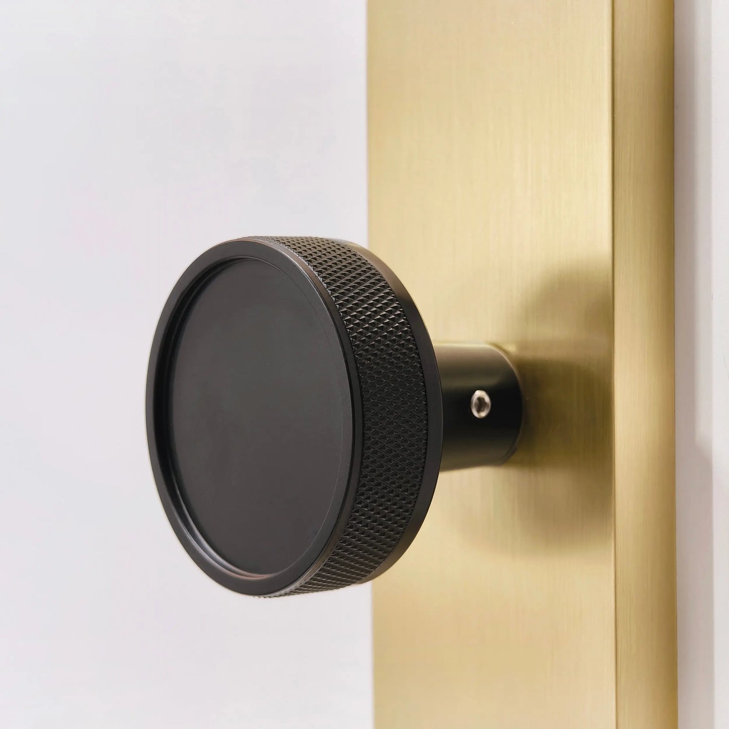 Quadrato Multipoint Lock with Half Knurled Brass Knob in Satin Brass zhongshan sunshine hardware Co., Ltd