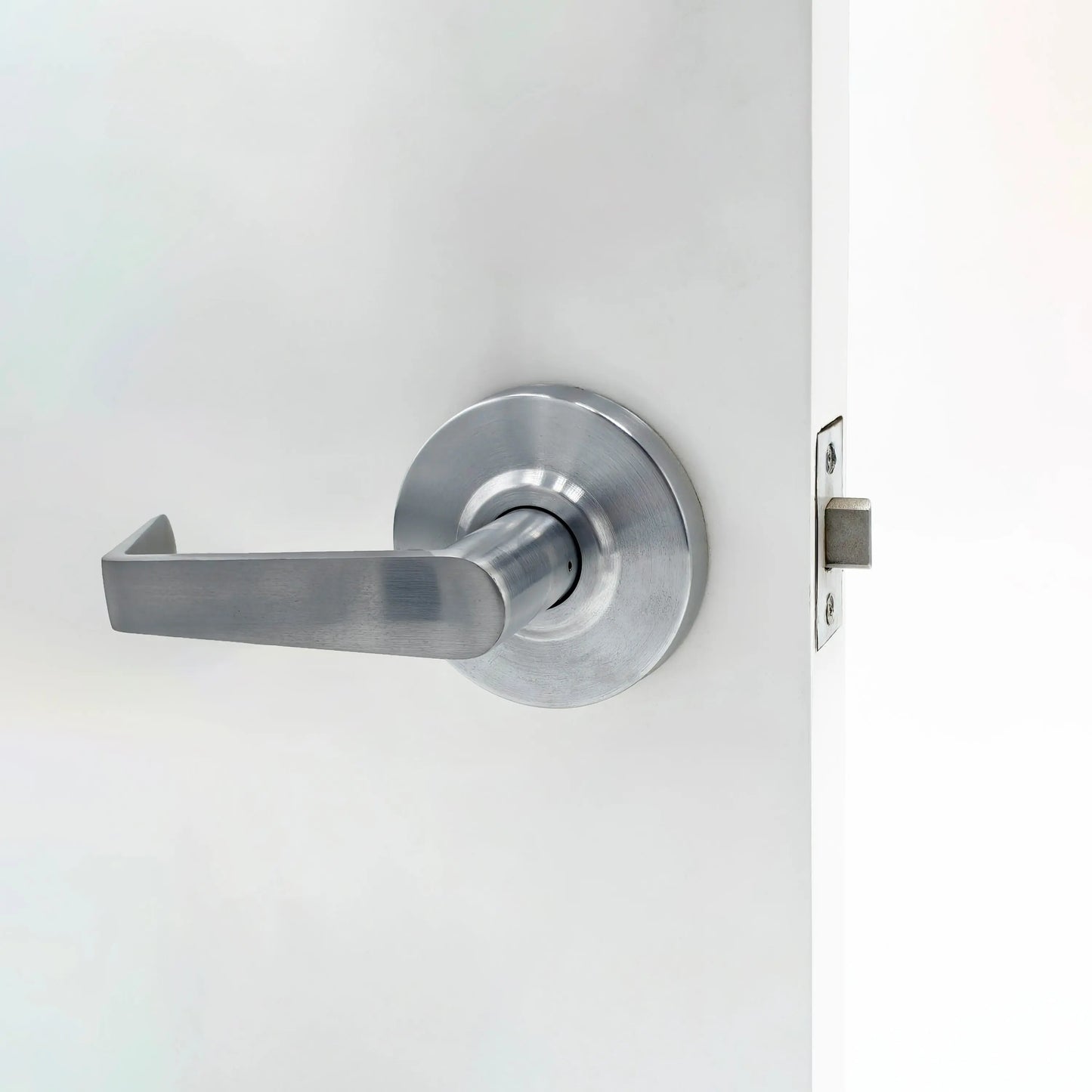commercial door lock installation effect