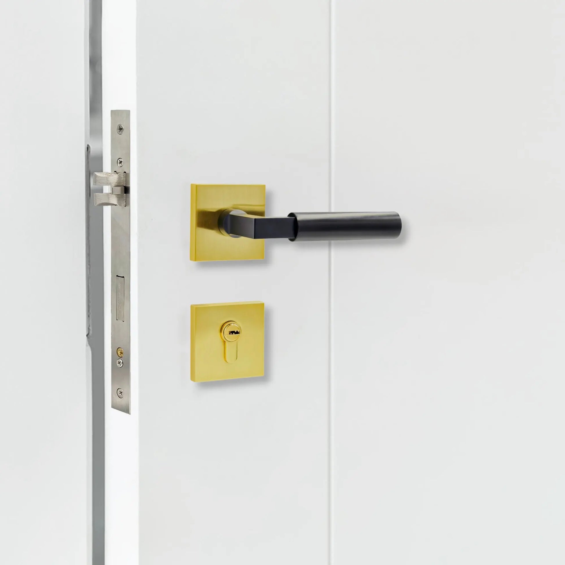 door lock set installation effect
