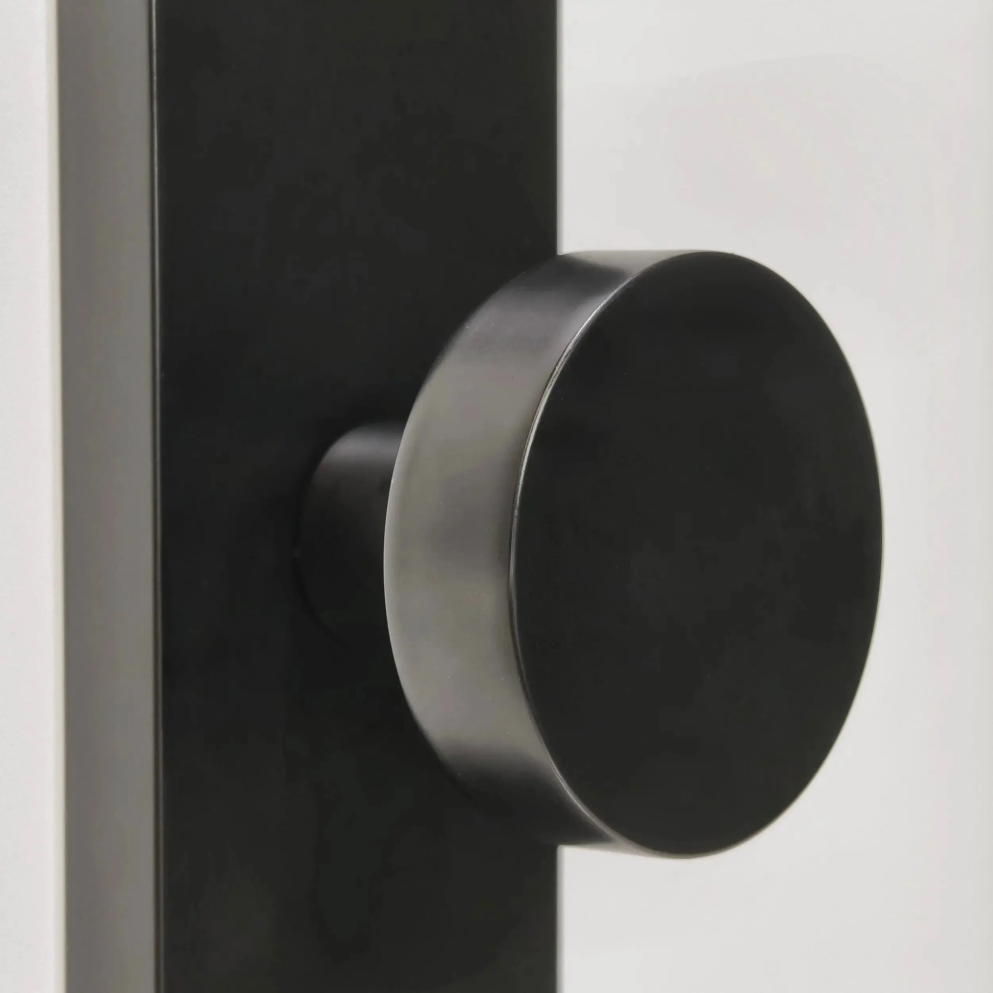 Quadrato Multipoint Lock with Smooth Satin Brass Door Knob zhongshan sunshine hardware Co., Ltd