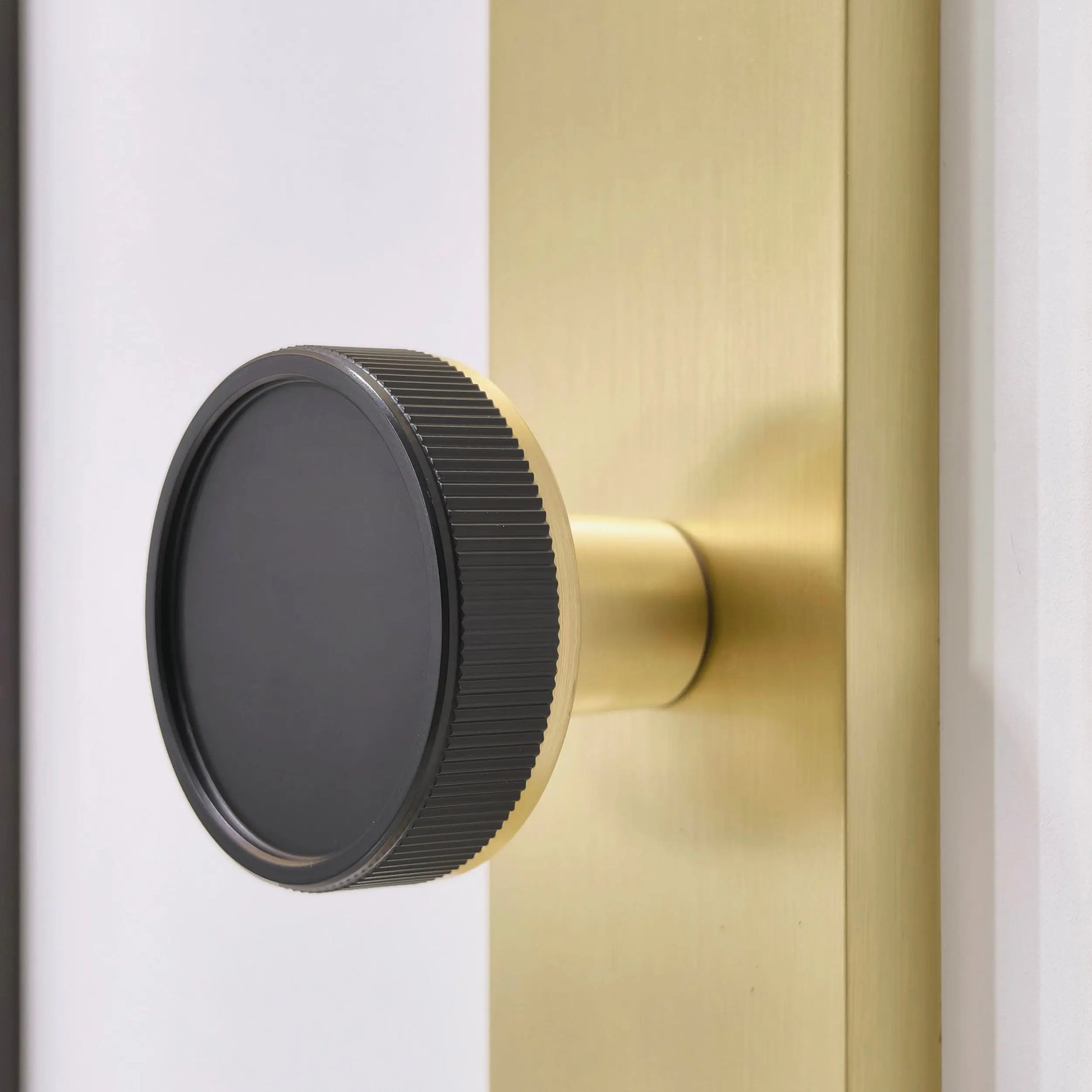 Quadrato Multipoint Lock with Straight Knurled Door Knob Set in Satin Brass zhongshan sunshine hardware Co., Ltd