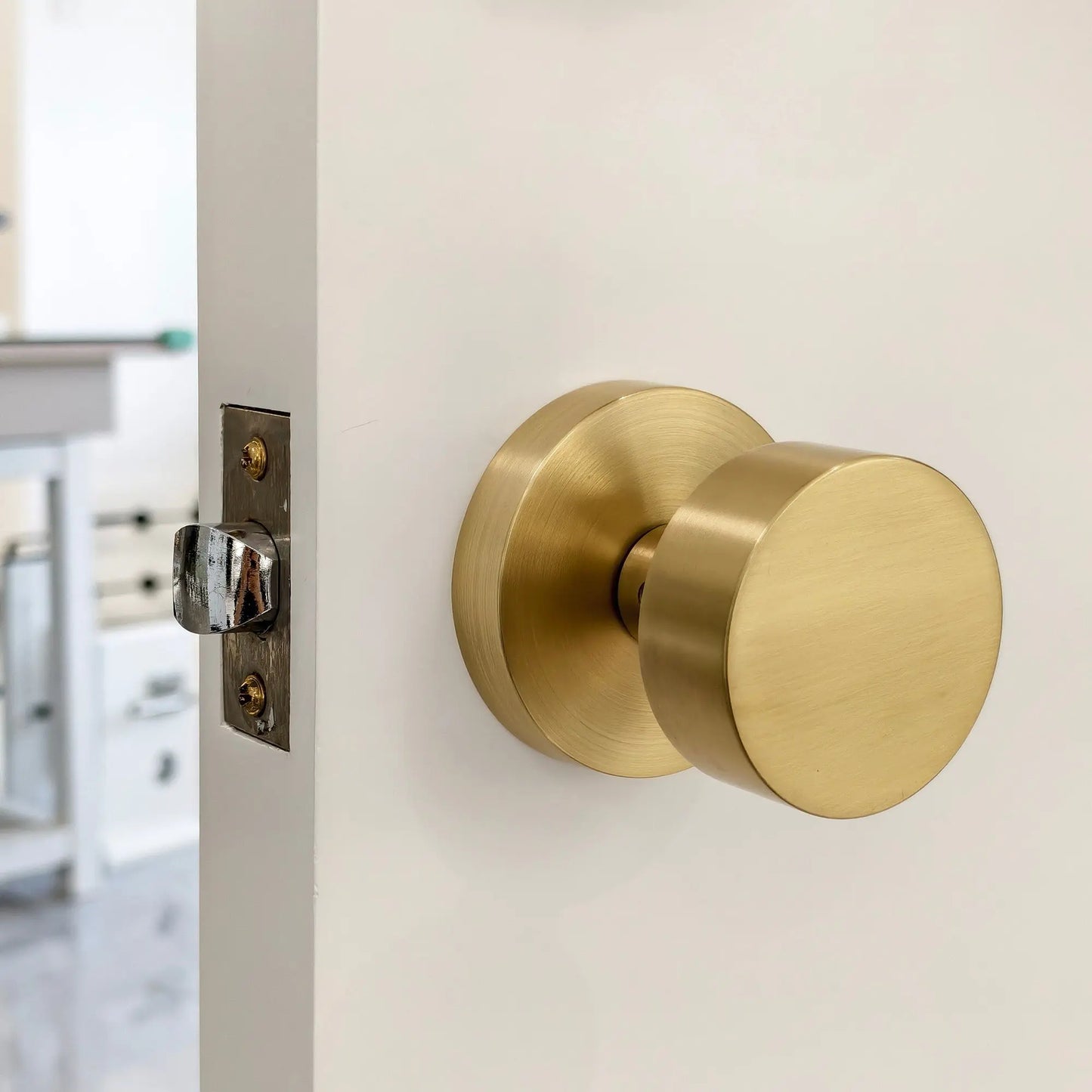 Orbicular Rosette with Round Smooth Brass Door Knob in Satin Brass zhongshan sunshine hardware Co., Ltd