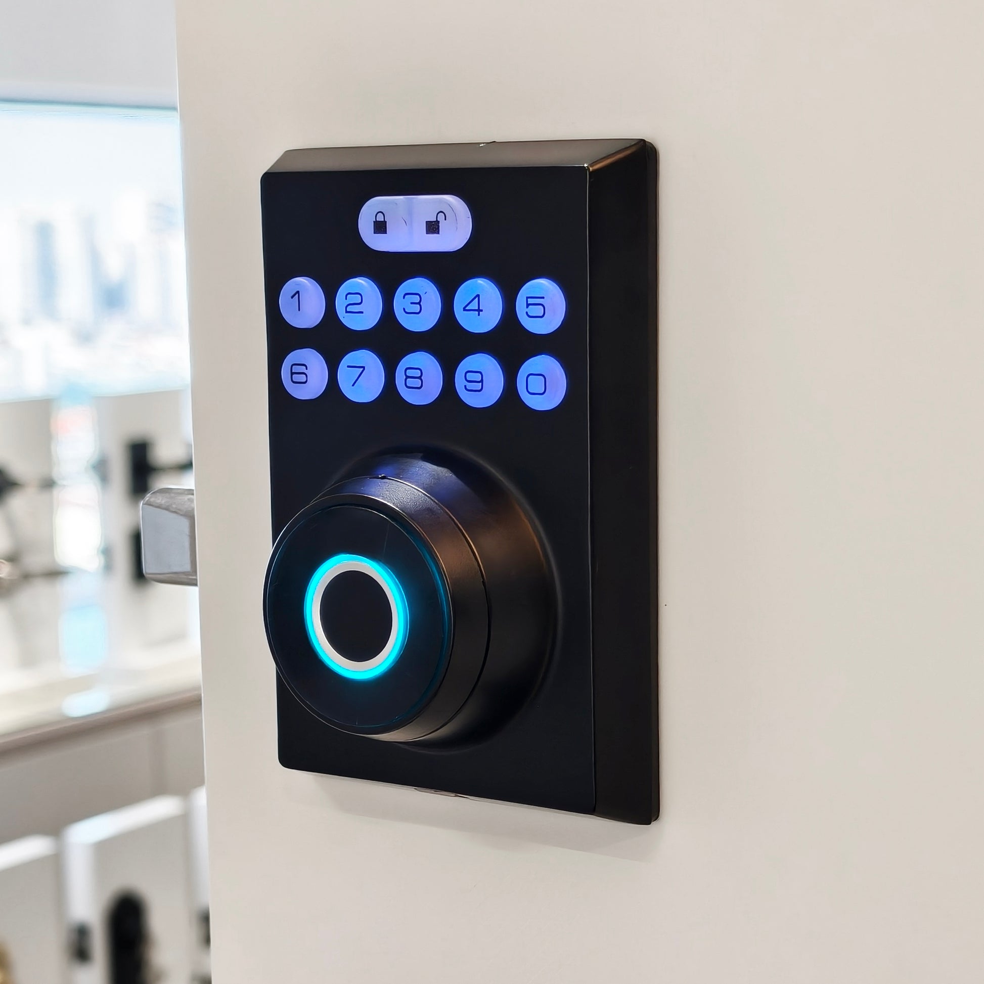 Vastroi One-Piece Handleset with Square Grip and Circolo Rosette with Contempo Smart Lock Lever in Matte Black zhongshan sunshine hardware Co., Ltd