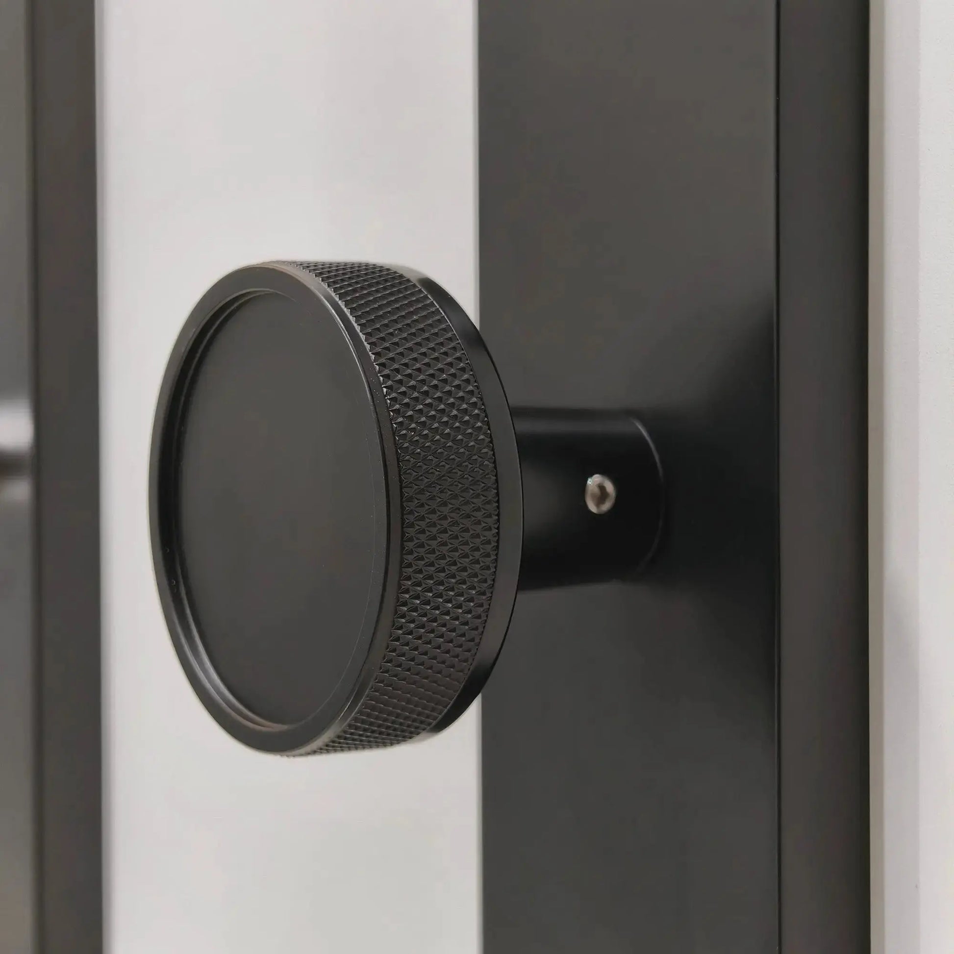 Quadrato Multipoint Lock with Half Knurled Brass Door Knob in Matte Black zhongshan sunshine hardware Co., Ltd