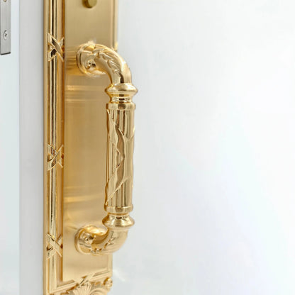 Westminster One-Piece Door Handleset with Classic Grip and Circolo Rosette with Contempo Goose Eggs-shaped Knob in Polished Brass zhongshan sunshine hardware Co., Ltd