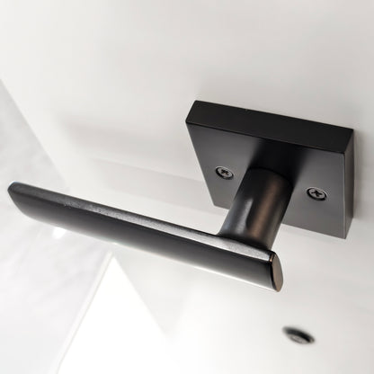 Vastroi One-Piece Handleset with Square Grip and Circolo Rosette with Contempo Smart Lock Lever in Matte Black zhongshan sunshine hardware Co., Ltd