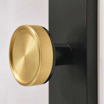 Quadrato Multipoint Lock with Half Knurled Knob in Matte Black zhongshan sunshine hardware Co., Ltd