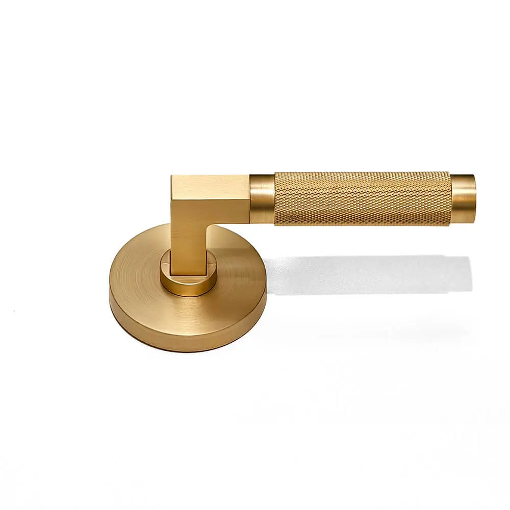 Gold-color round locking plate half-knurled door handles lay flat