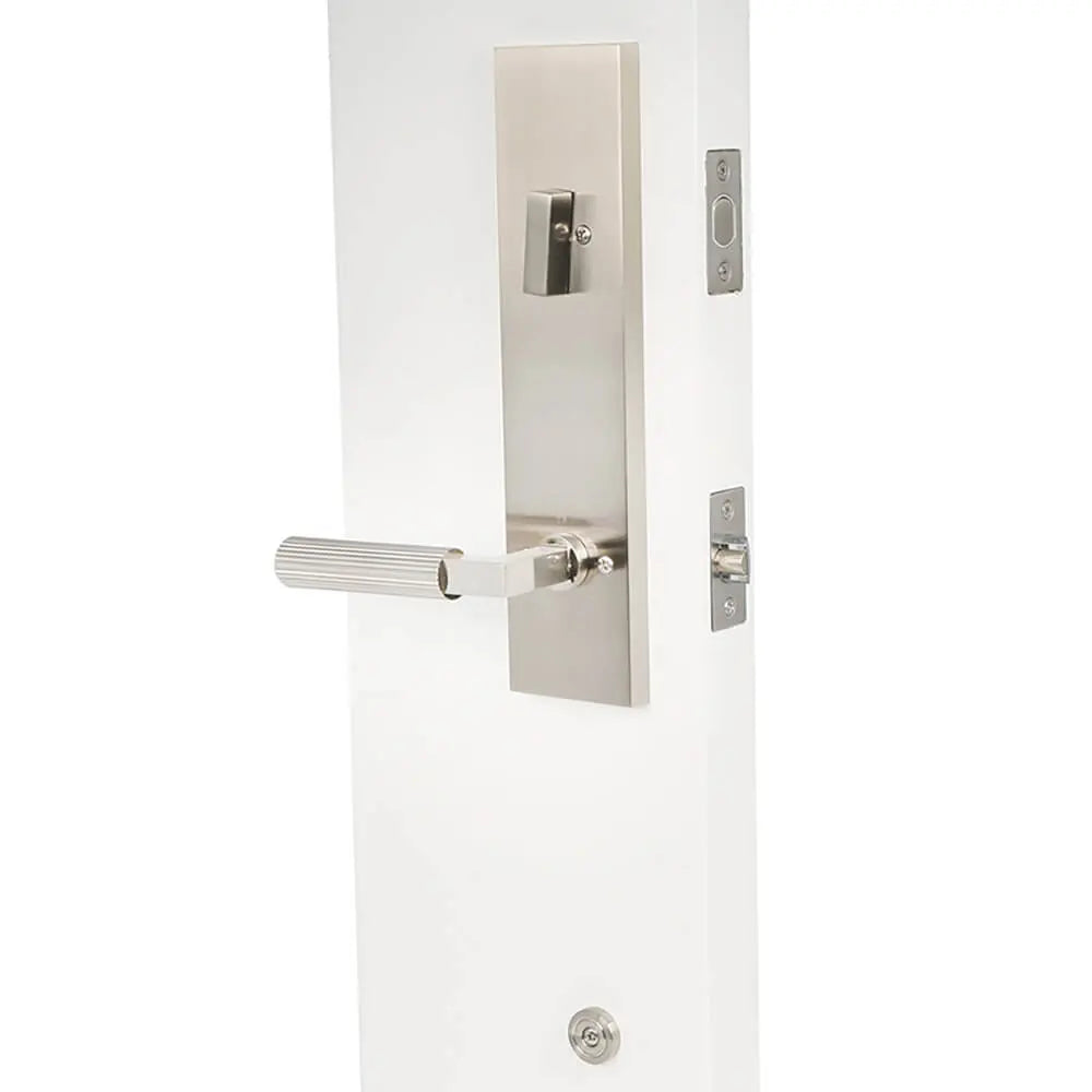 Installation effect of the inner side of the straight knurled entrance door lock