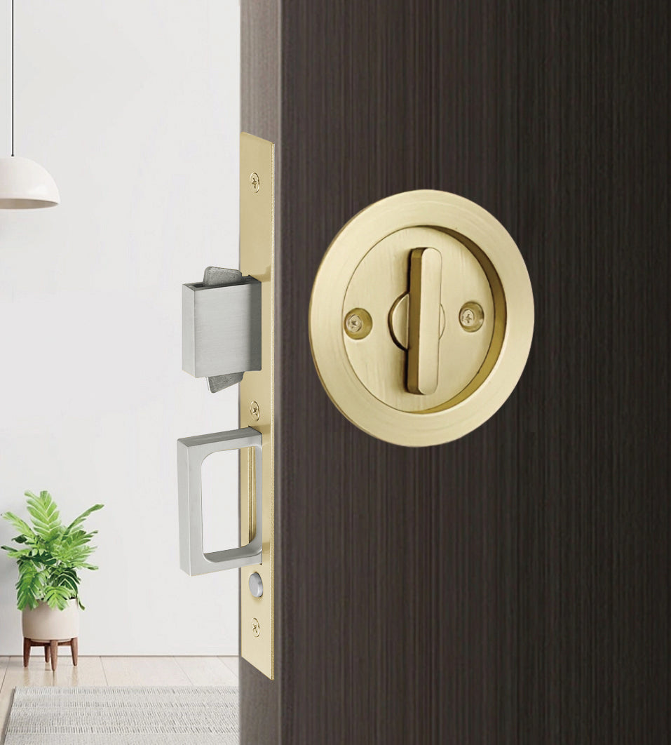 The effect of installing a golden circular sliding door lock on the door